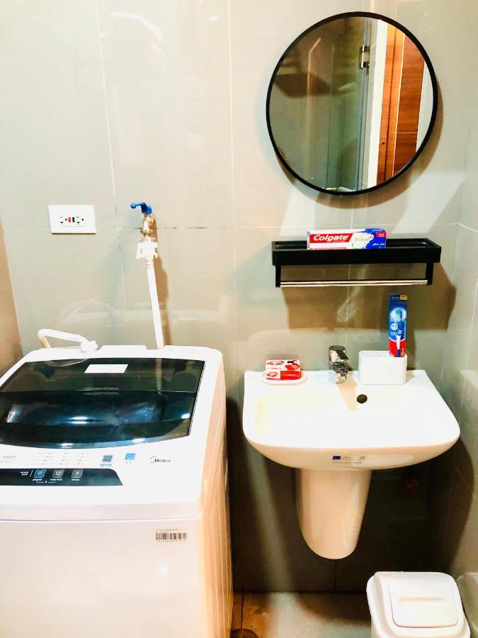 Air Residence 1Br With Balcony Free Netflix And Disney Plus Manila Exteriör bild