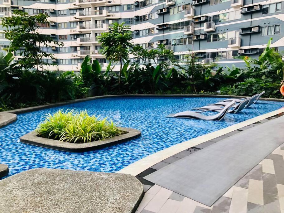 Air Residence 1Br With Balcony Free Netflix And Disney Plus Manila Exteriör bild