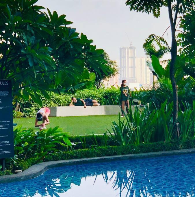 Air Residence 1Br With Balcony Free Netflix And Disney Plus Manila Exteriör bild
