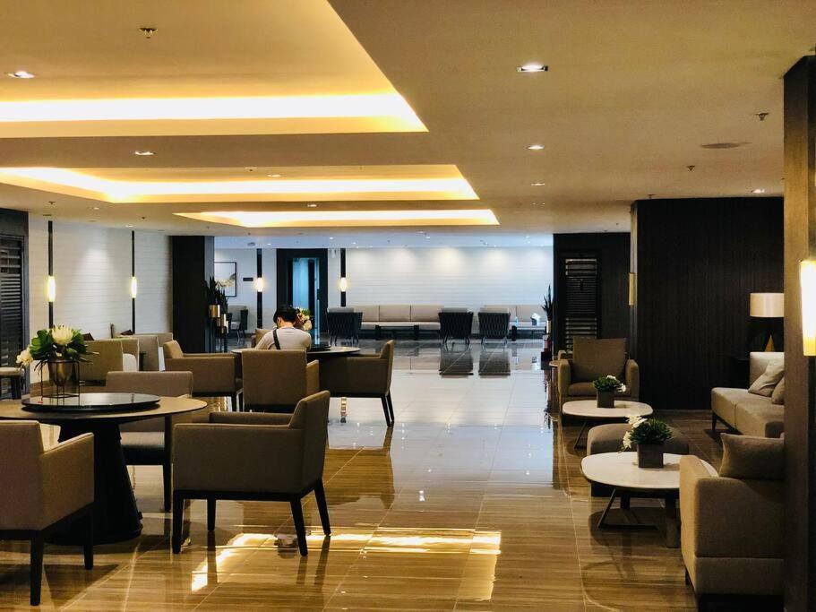 Air Residence 1Br With Balcony Free Netflix And Disney Plus Manila Exteriör bild
