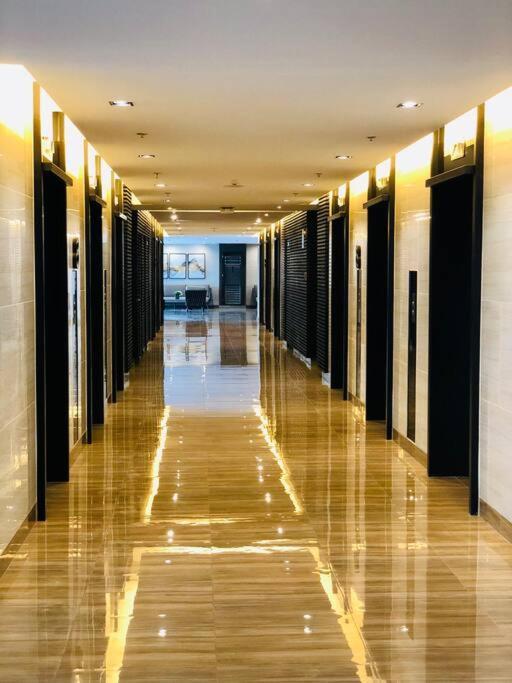 Air Residence 1Br With Balcony Free Netflix And Disney Plus Manila Exteriör bild